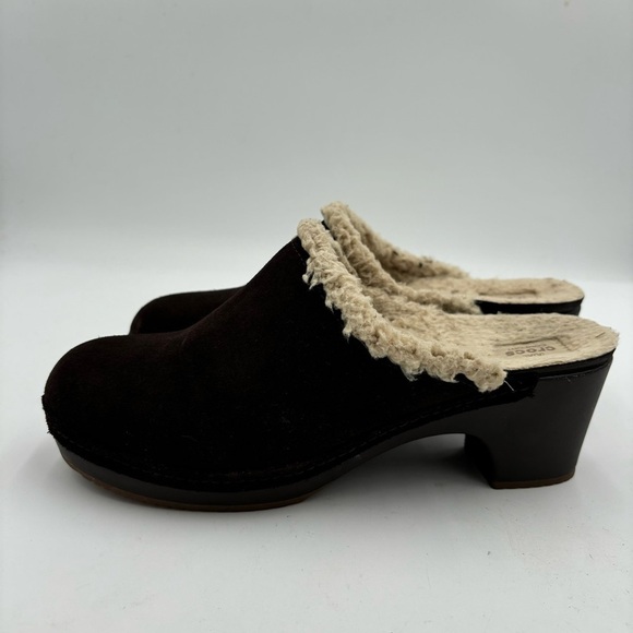Crocs Women’s 10 Brown Suede Faux Fur Lined Slip On Mule Clogs - Picture 1 of 8